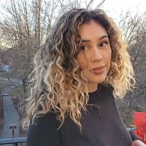 Meet your Posher, Leslie